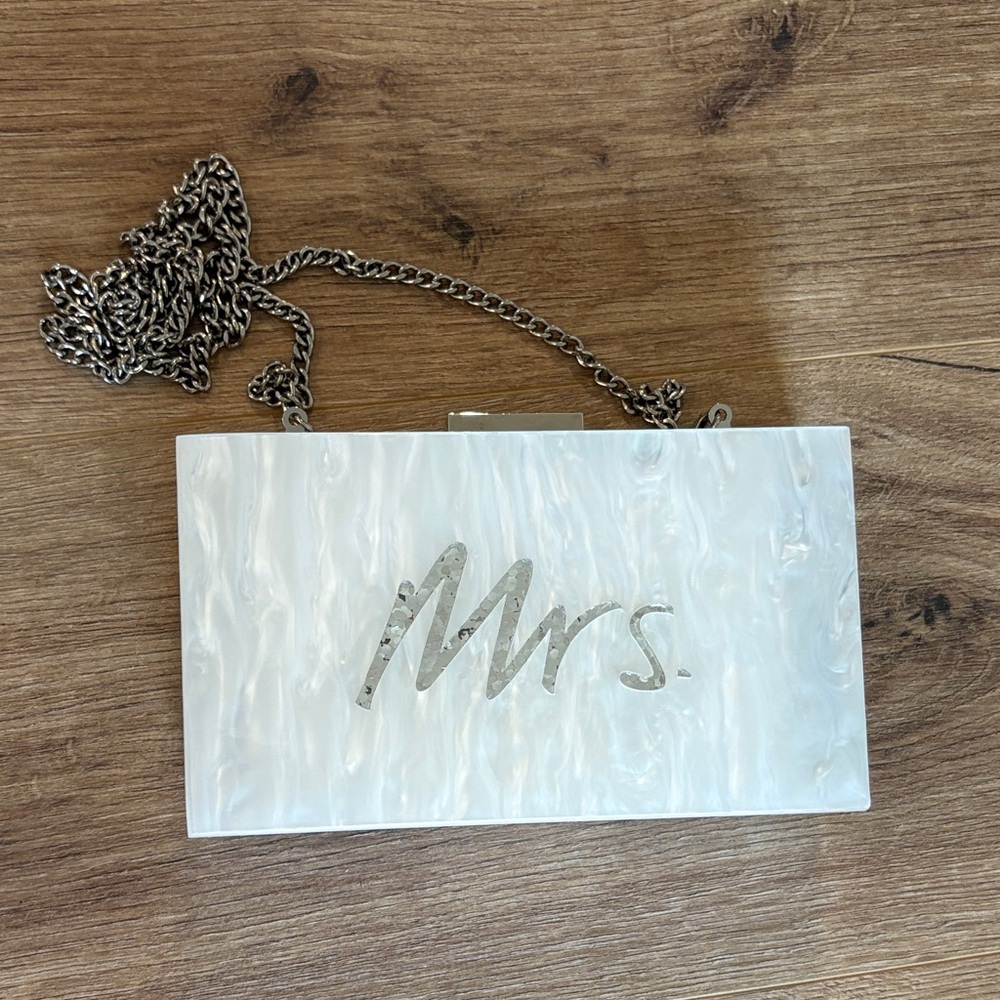 Mrs. Glitter Acrylic Pod Bag
Olga Berg
